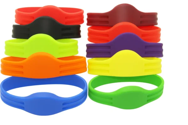 Dual frequency silicone nfc bracelet rfid wristbands in oman gift suppliers Dual frequency silicone nfc bracelet rfid wristbands in oman
