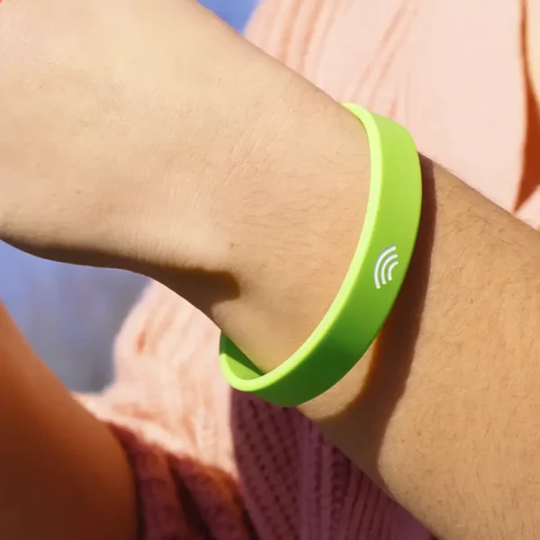 Ultra slim thin silicone rfid wristband in oman gift suppliers Ultra slim thin silicone rfid wristband in oman